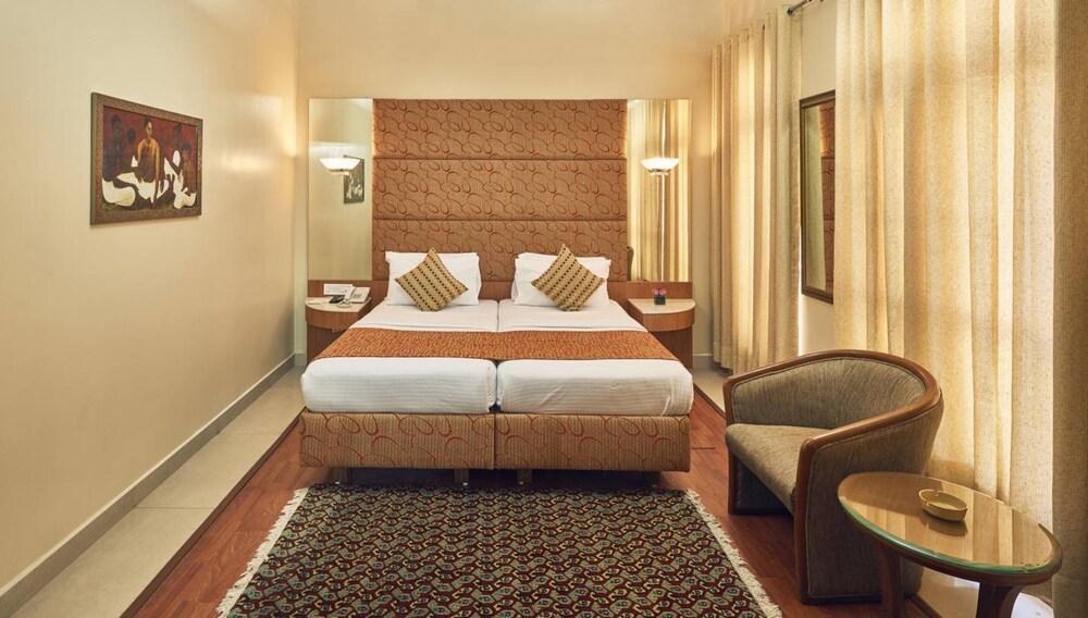 Astoria 3* Mumbai