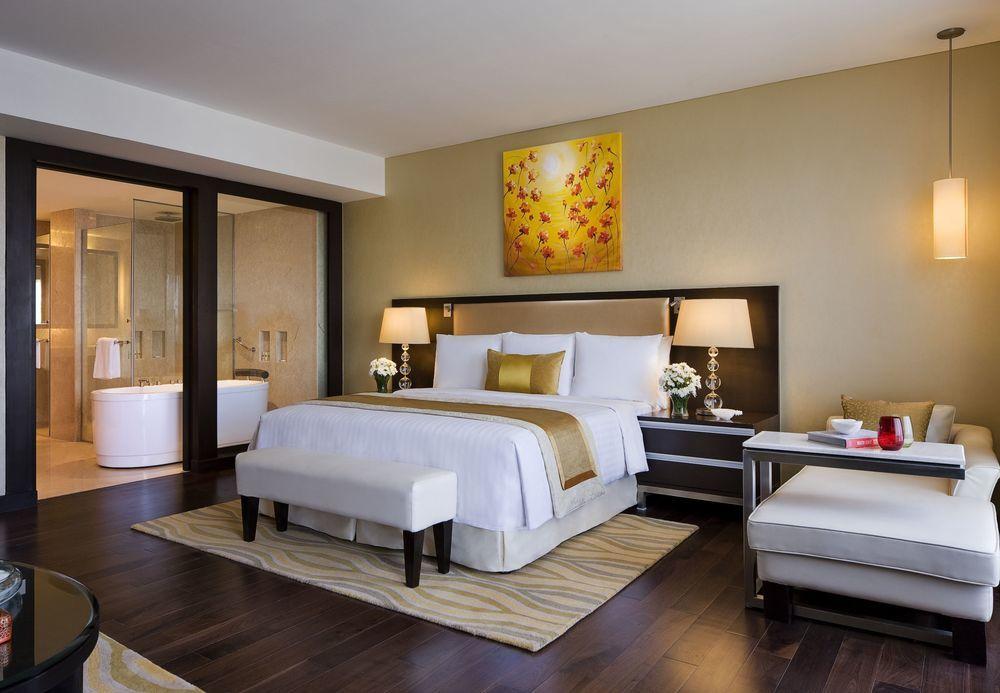 Courtyard By Marriott International Airport Hotel