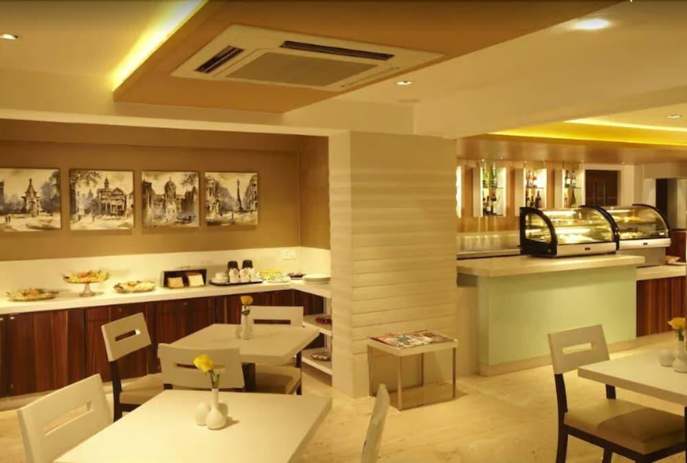 Bawa Continental Hotel 3*