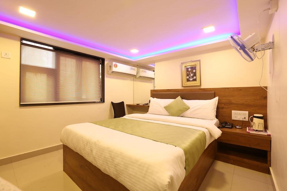 Happyland Hotel 3*