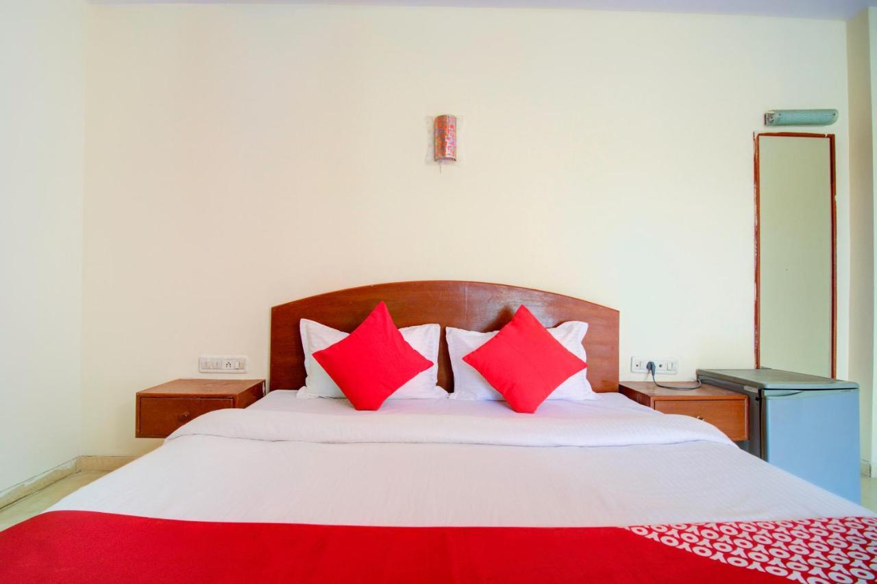 Oyo 66827 Island Club 3* Mumbai