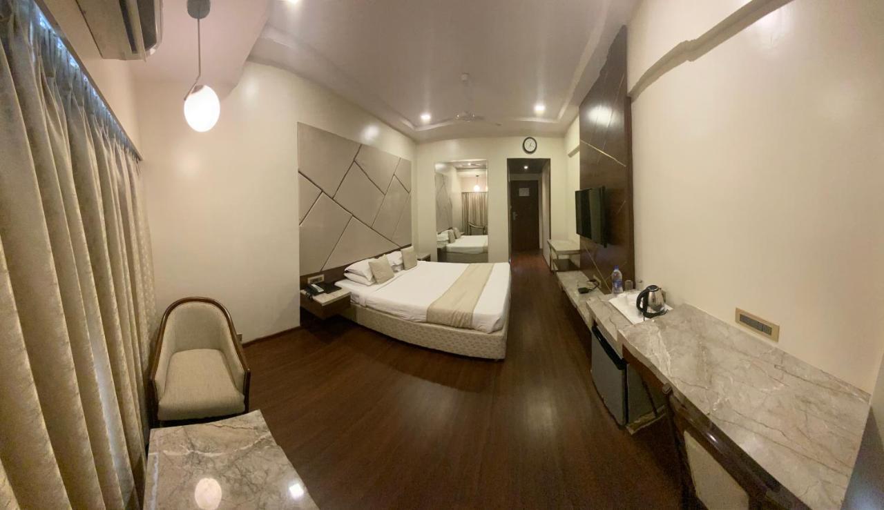 Kohinoor Park 3*