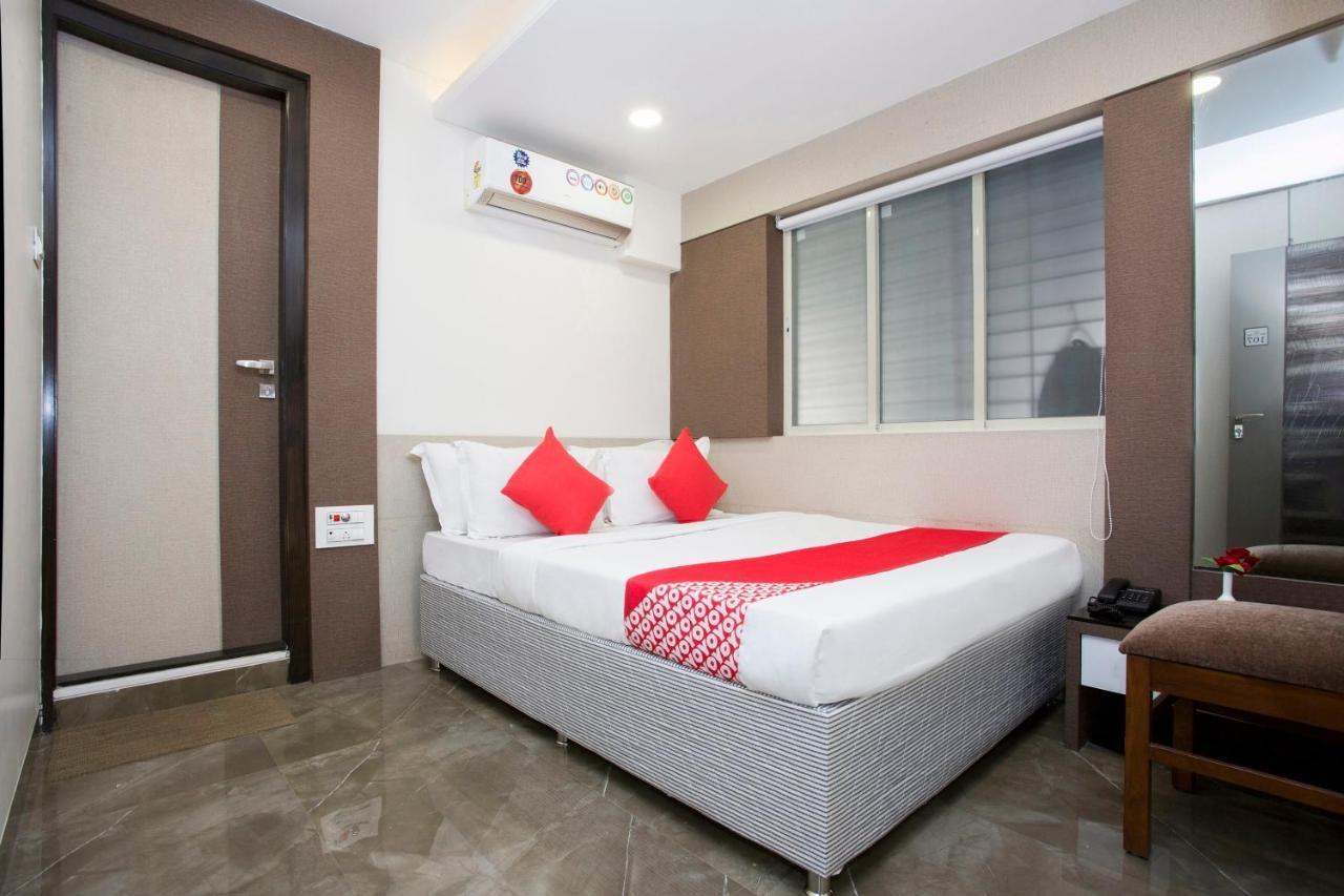 Oyo 29653 Royal Mumbai