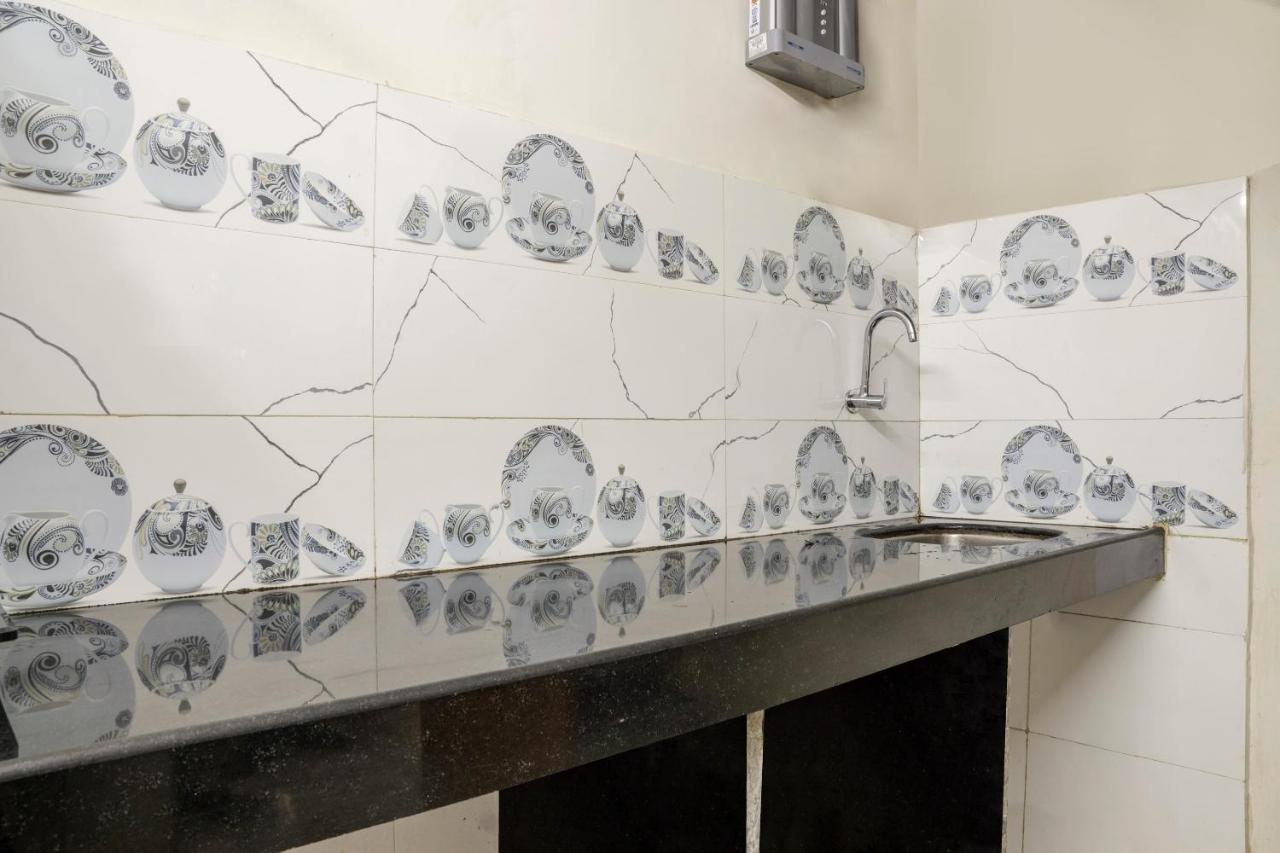 Casa de hóspedes Oyo 45370 Elegant Powai Bombaim