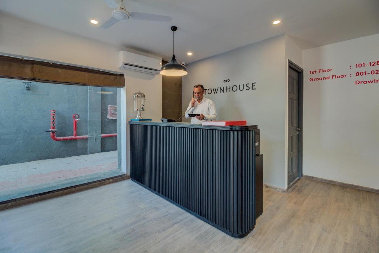 Oyo Townhouse 339 Worli Hotel