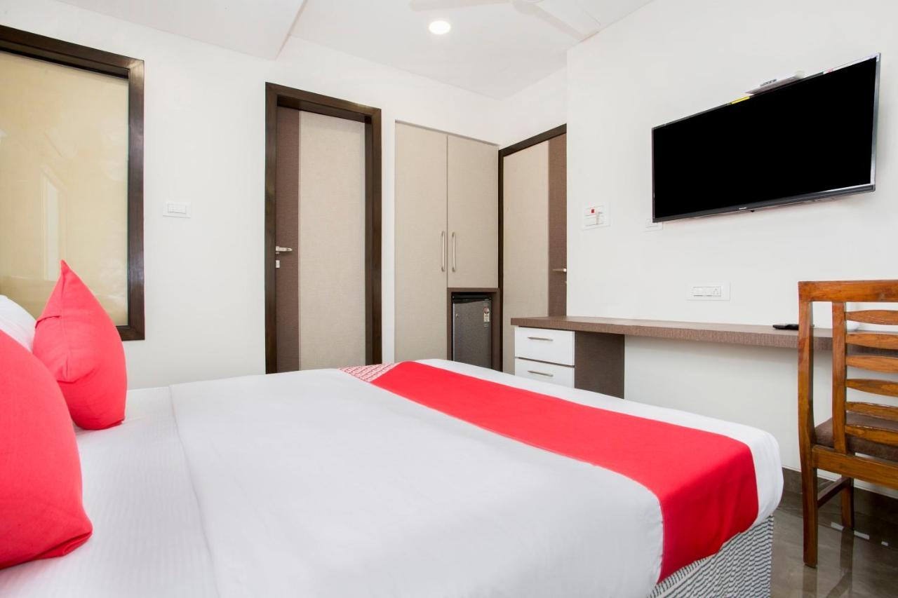 Hotel Oyo 29653 Royal