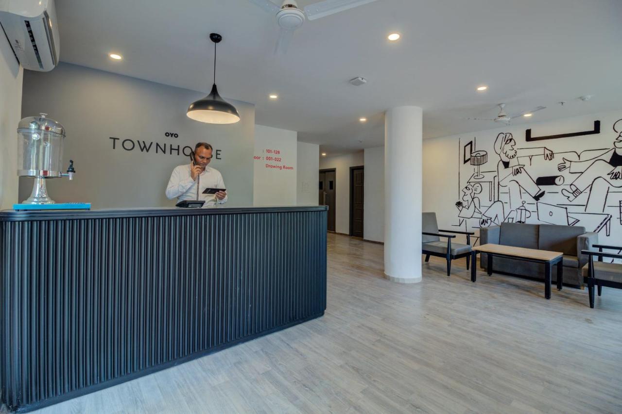 Oyo Townhouse 339 Worli Hotel