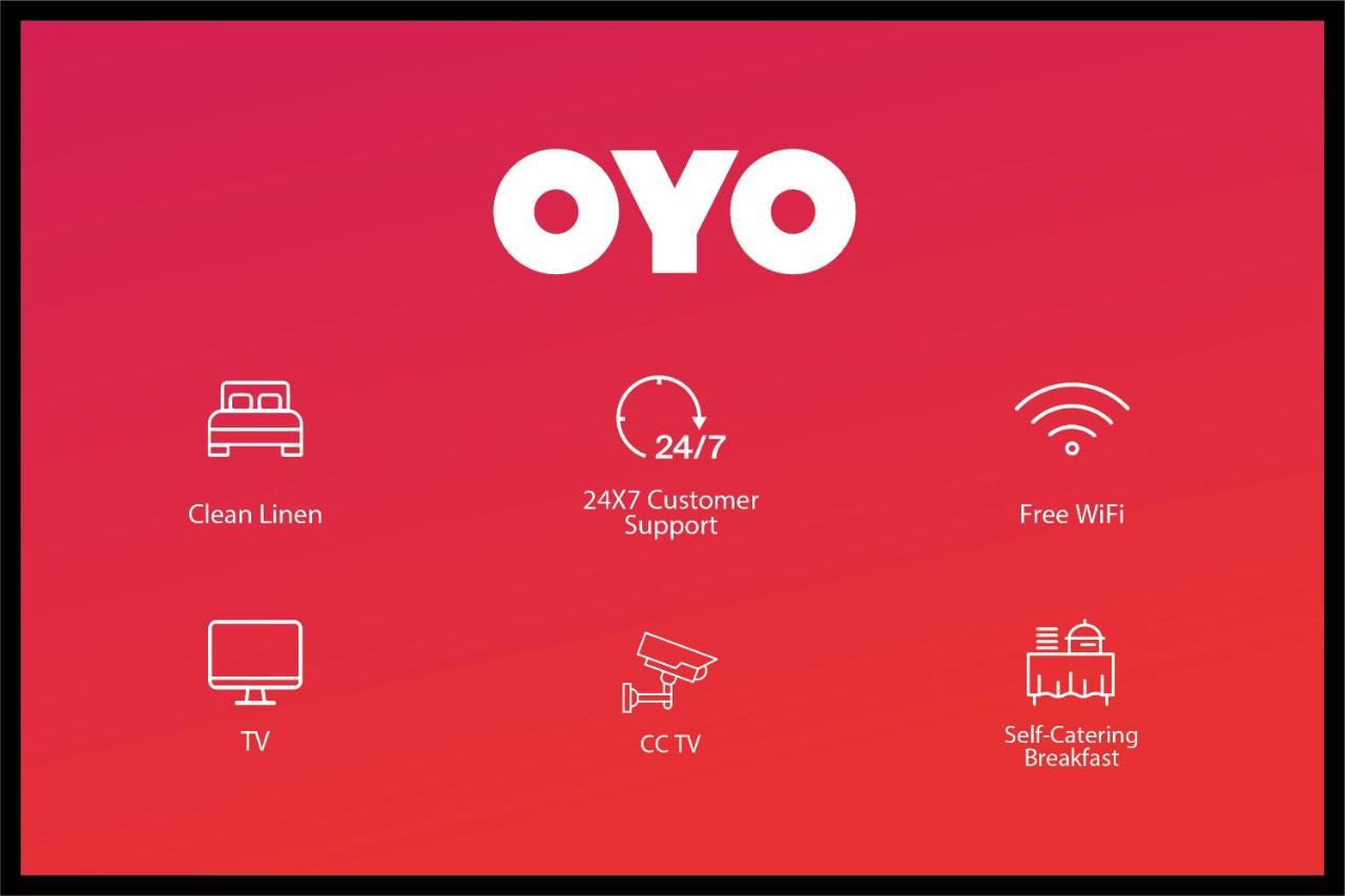 Vaccinated Staff- Oyo Townhouse 105 Khar West Station Hotel 3*