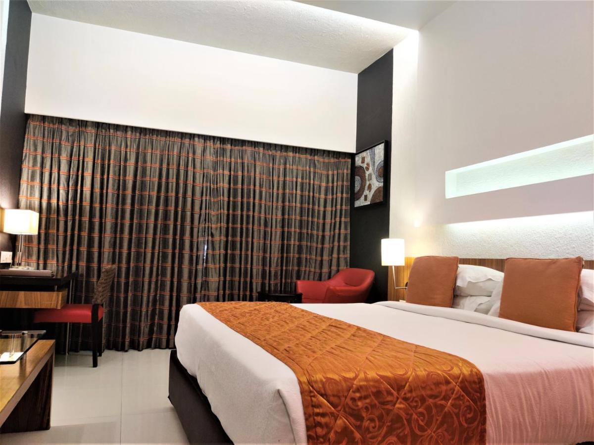 Satkar Residency Hotel 4*
