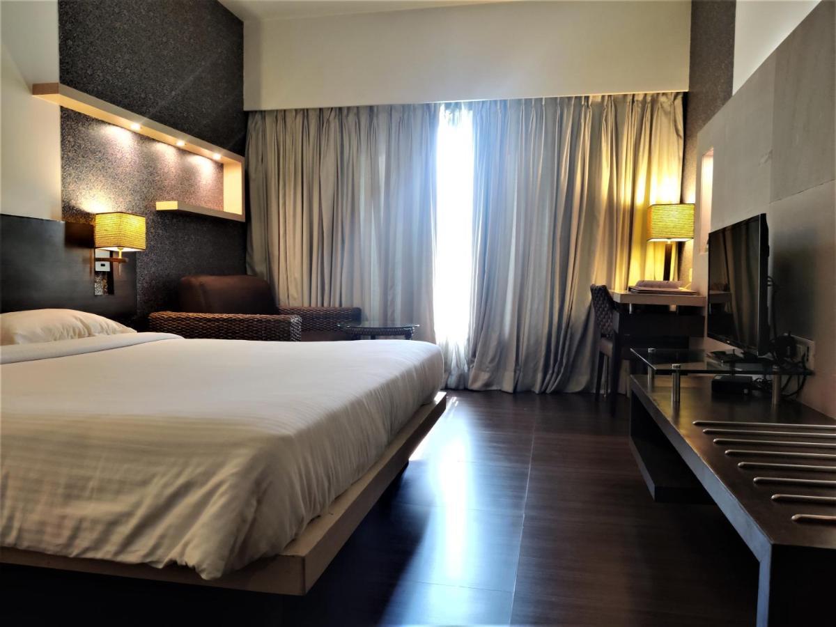 Satkar Residency Hotel 4*