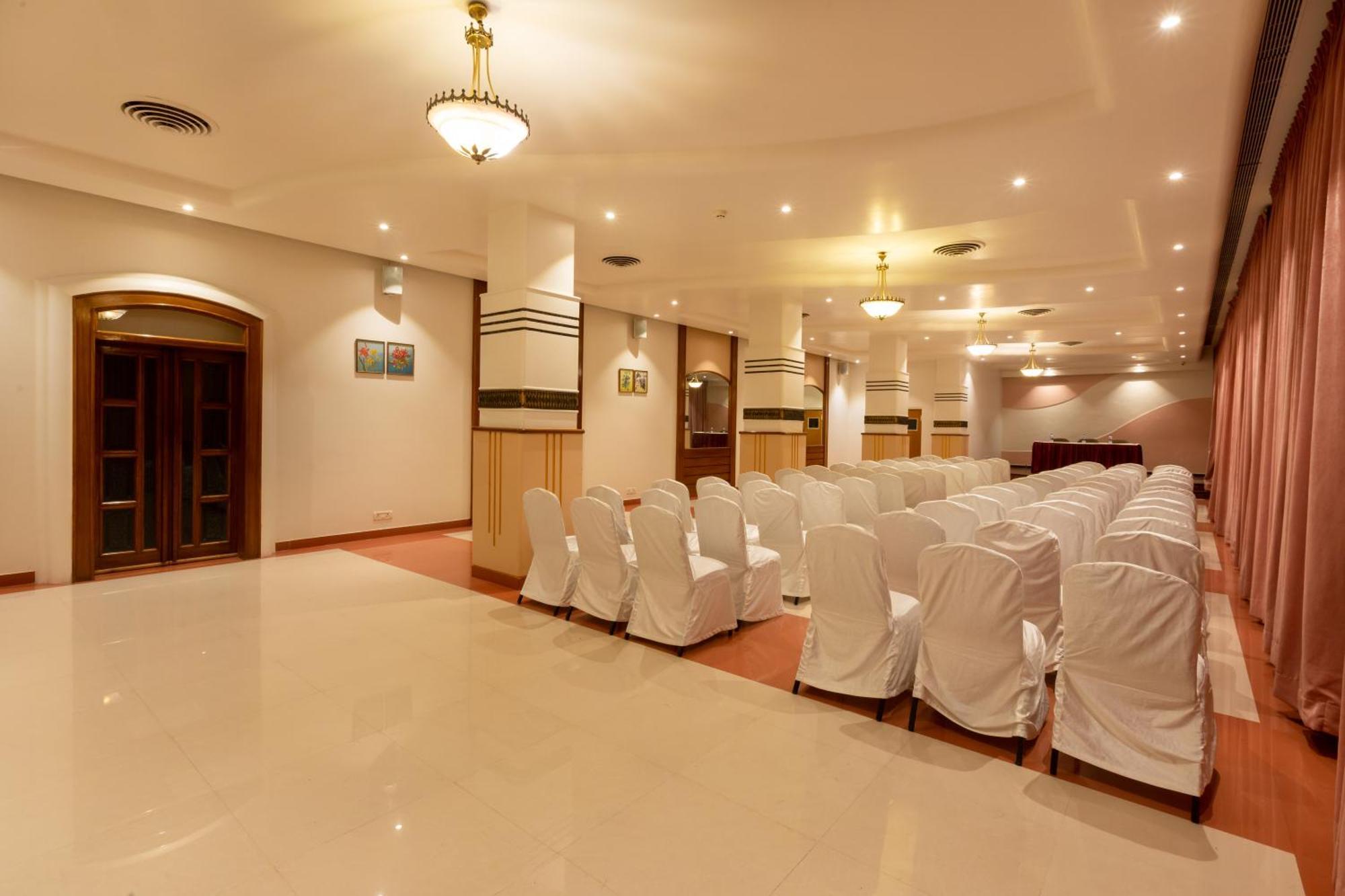 Hotel Grand - Ballard Estate,