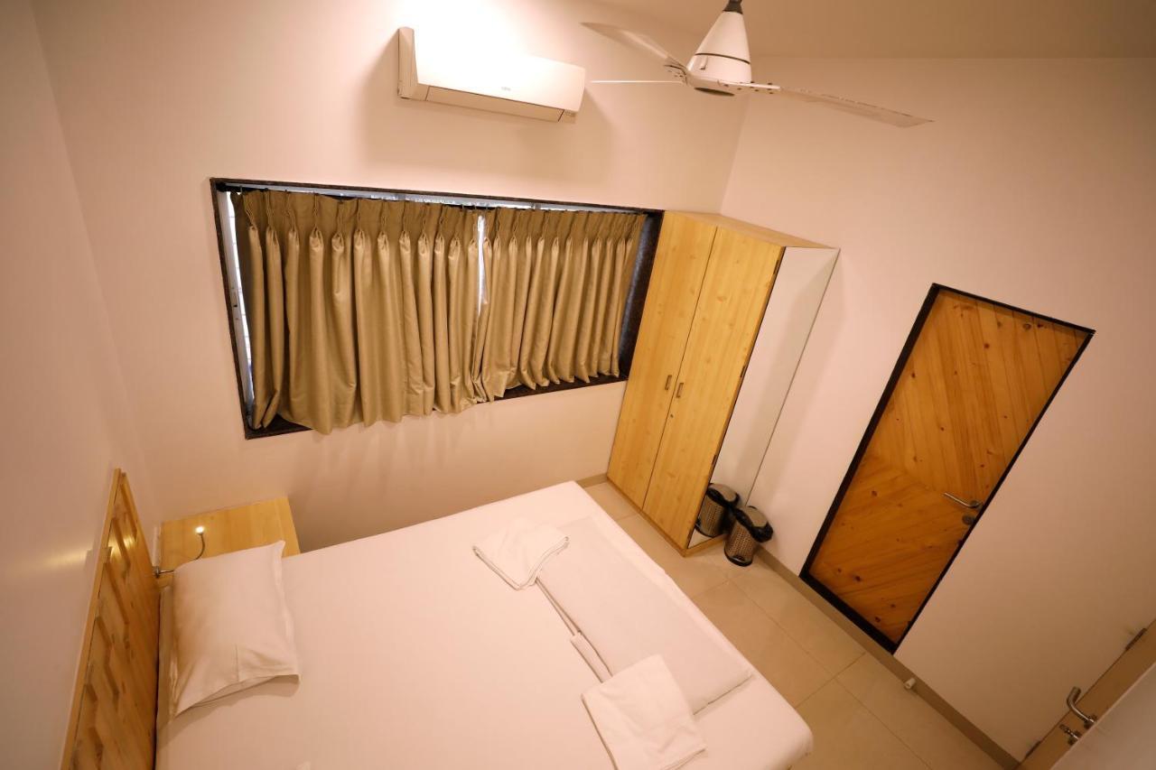 Nap Manor Hostel *