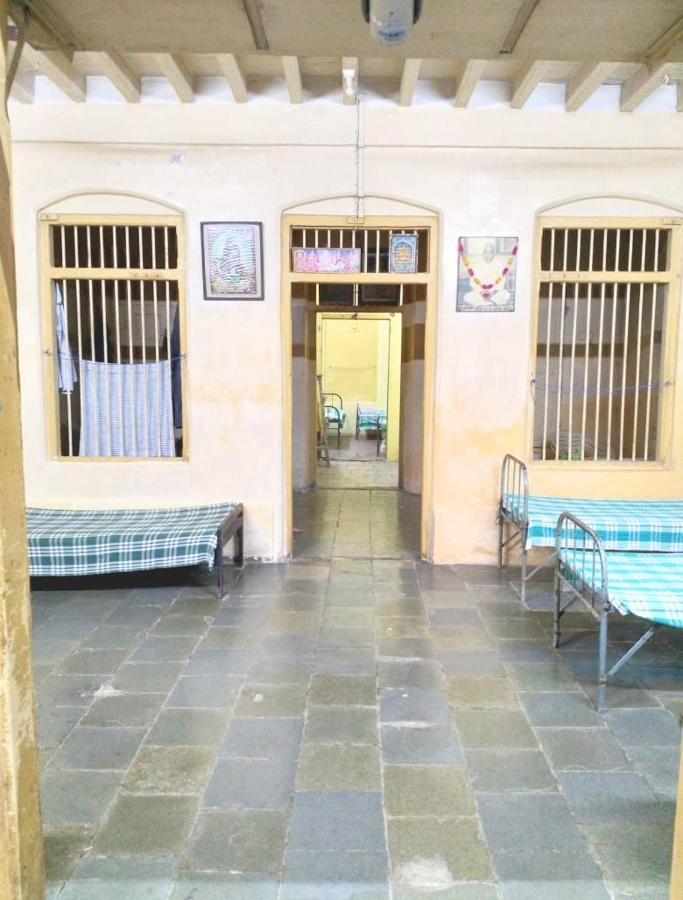 New Joshi Lodging House Albergue *