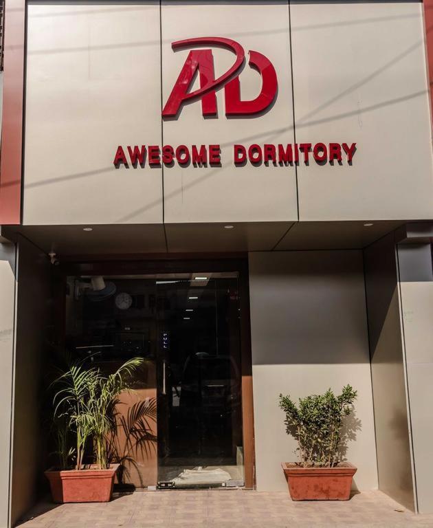 Awesome Male Only Bombaim