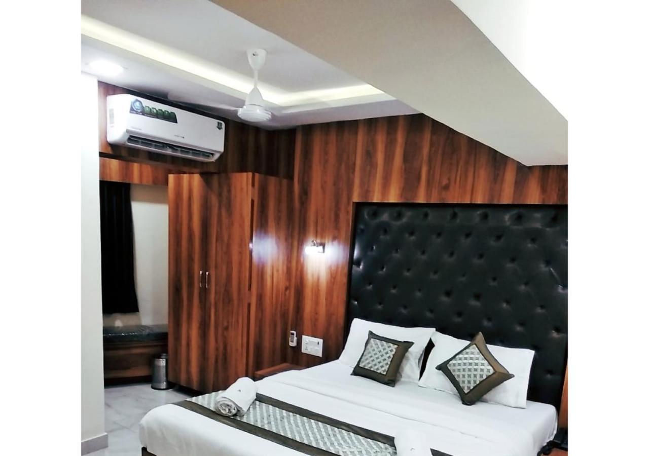 Ashyana - Near To Grant Road Station 3*