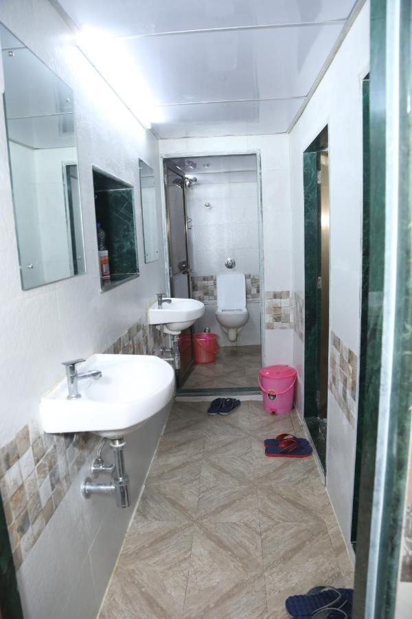 Super Sleepwell Male-female Hotel Mumbai