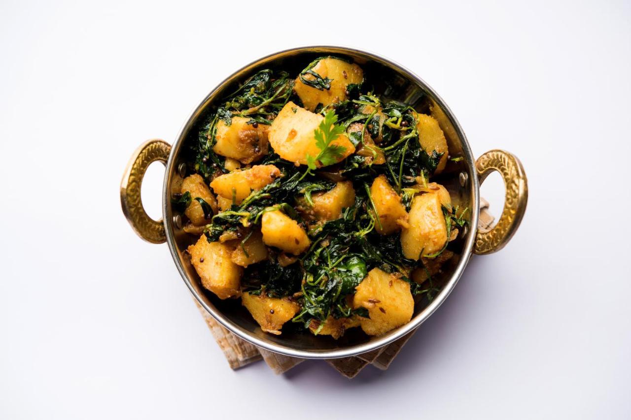Oyo Flagship 77192 Shangrila Nehru Road Hotel Bombaim