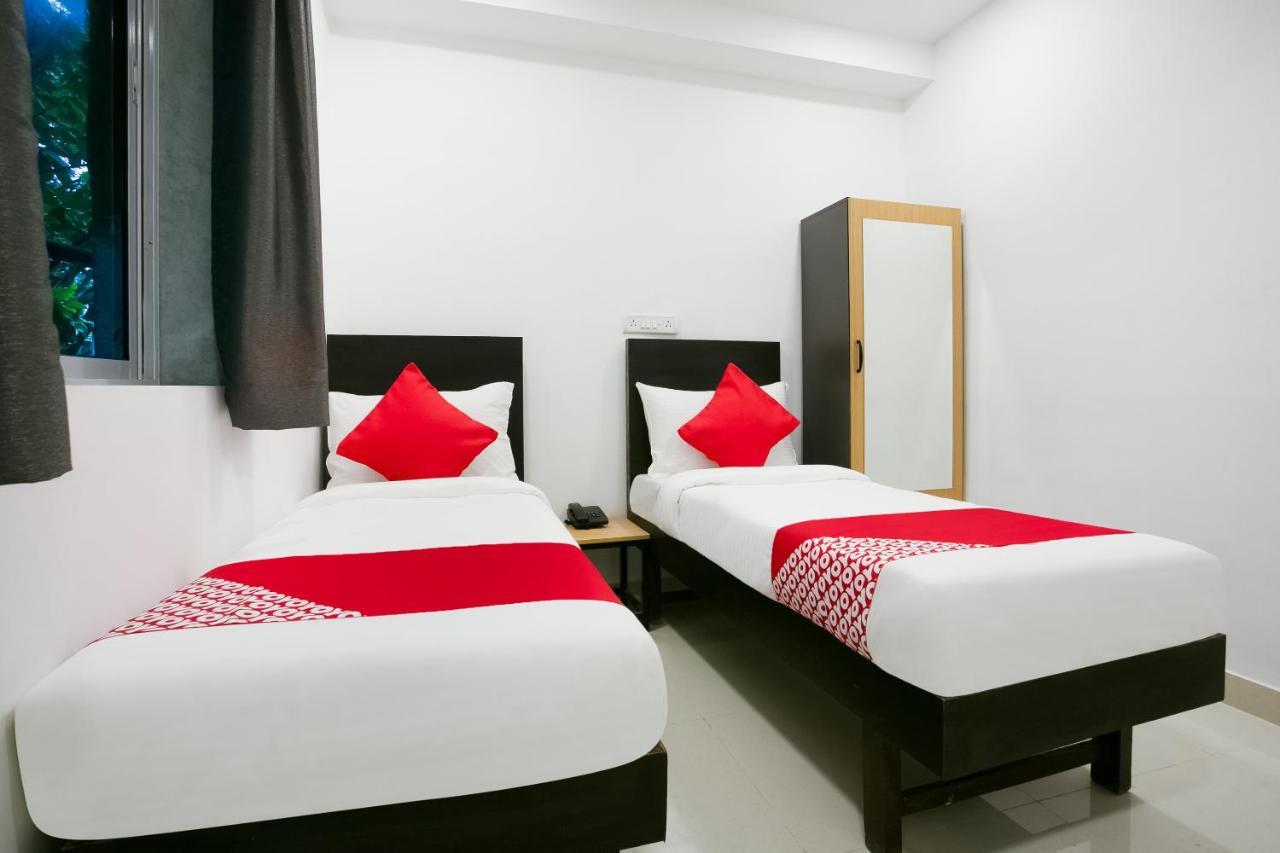 Oyo Flagship 77192 Shangrila Nehru Road Bombaim