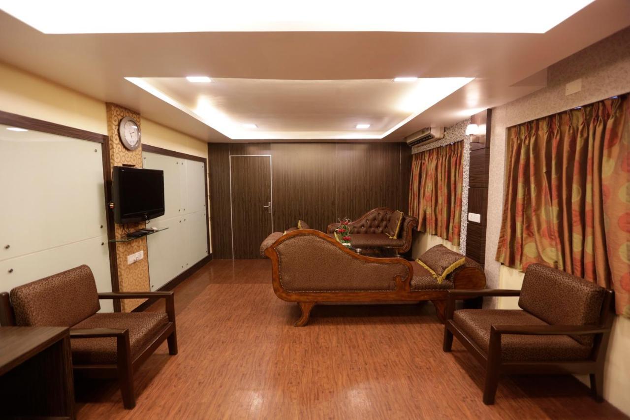 Hotel Metro Palace