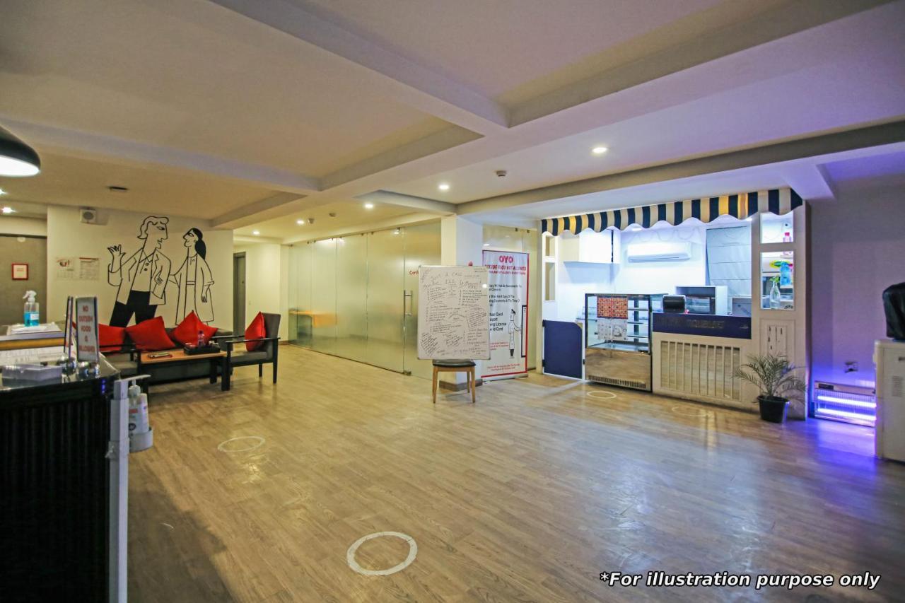 Vaccinated Staff- Oyo Townhouse 105 Khar West Station 3* Mumbai