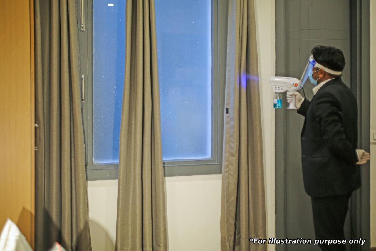 Hotel Vaccinated Staff- Oyo Townhouse 105 Khar West Station 3*