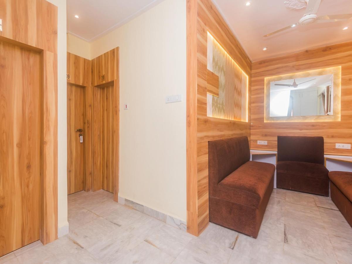 Aman Near Cst Hotel 2*