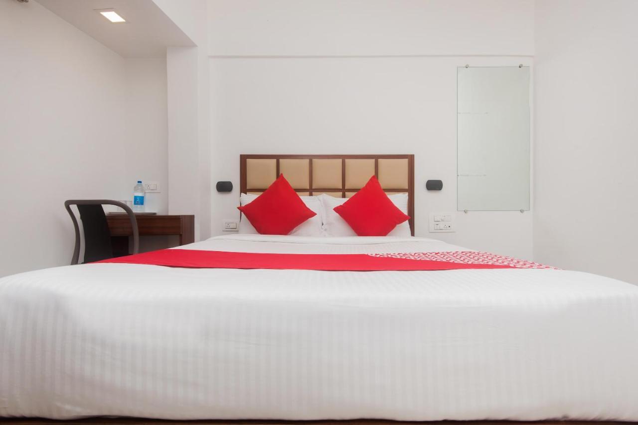 Hotel Oyo 46995 Grand Plaza Bombaim
