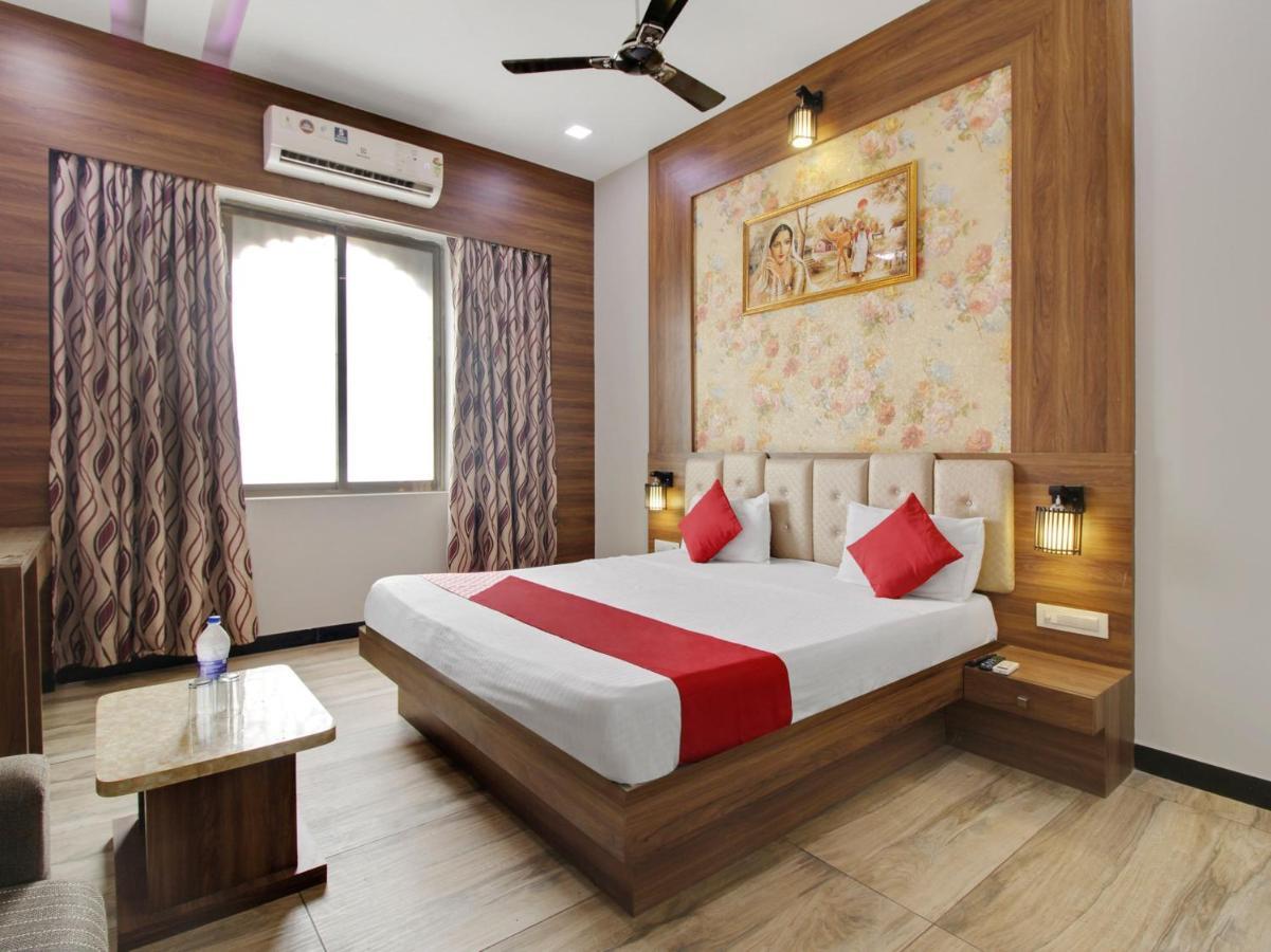 Oyo Mum2165 Golden Star Hotel 3*