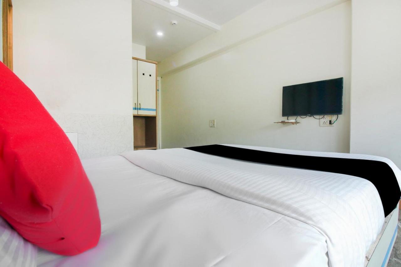 Vaccinated Staff- Capital O75414 Dream Residency