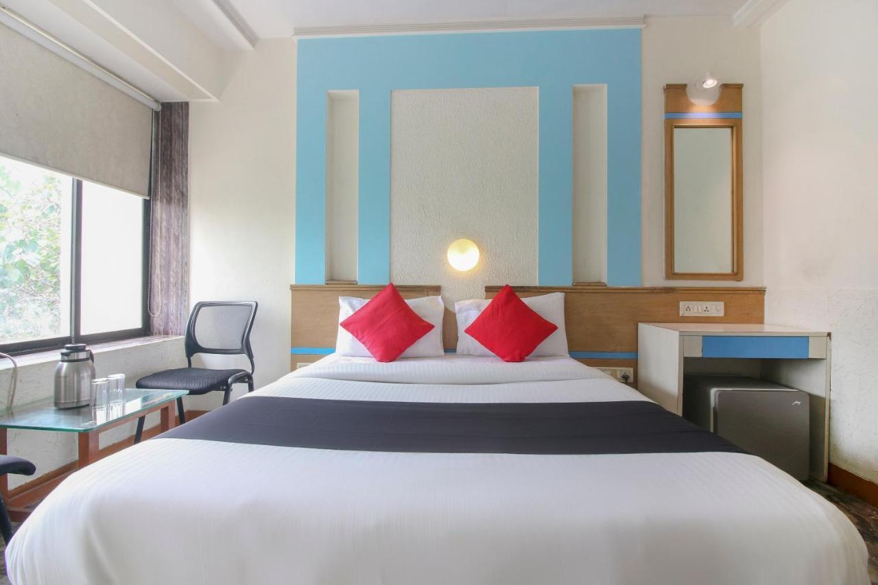 Vaccinated Staff- Capital O75414 Dream Residency 3* Mumbai