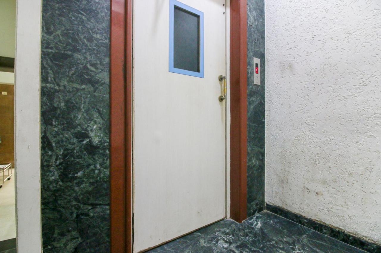 Hotel Vaccinated Staff- Capital O75414 Dream Residency Mumbai