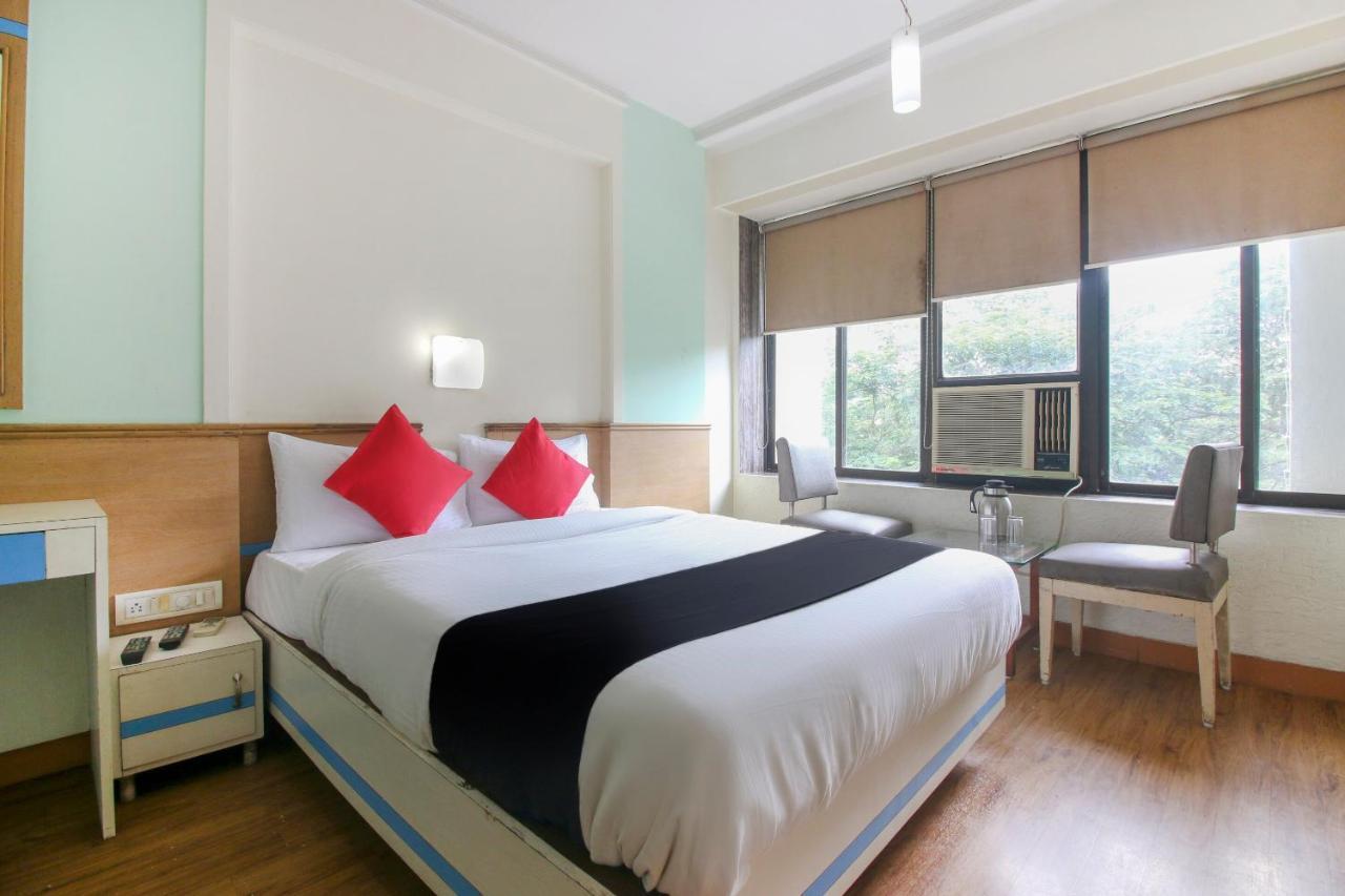 Vaccinated Staff- Capital O75414 Dream Residency Hotel Mumbai