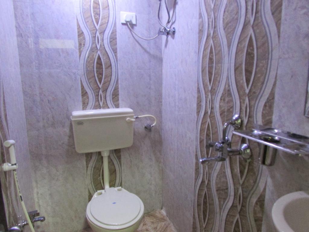 Royal Annex Hotel 2*