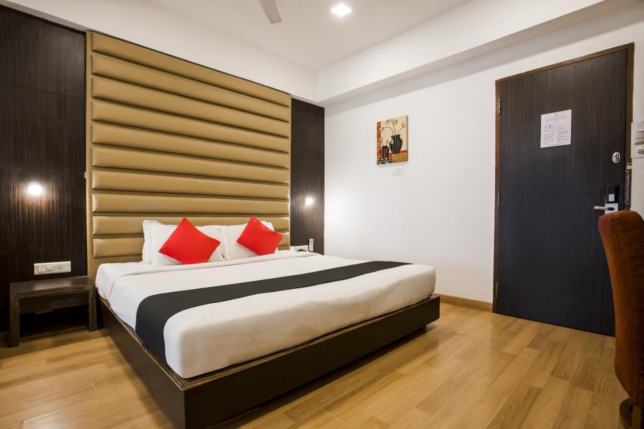 Capital O 33476 Lavender Bough Hotel Mumbai