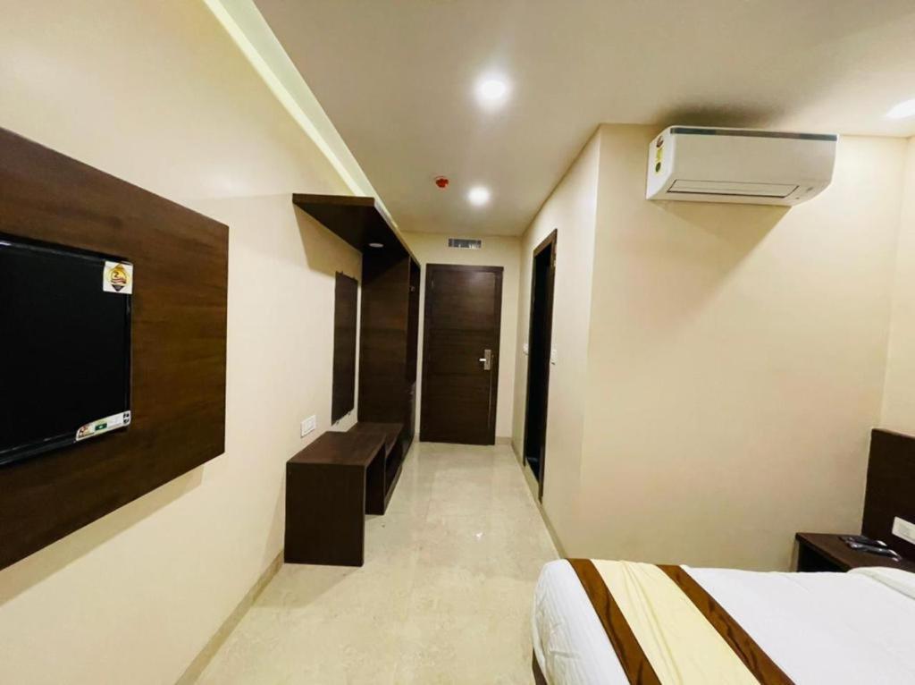 Hotel New 3*