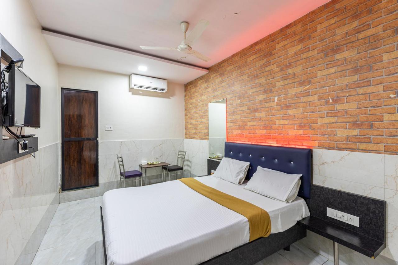 Amrapali Lodging And Boarding Hotel