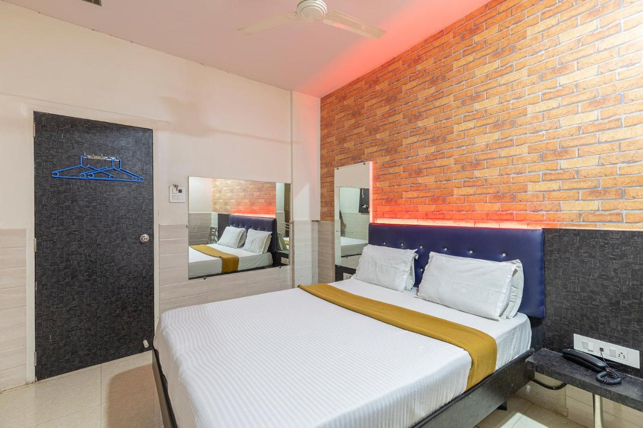 Amrapali Lodging And Boarding Hotel