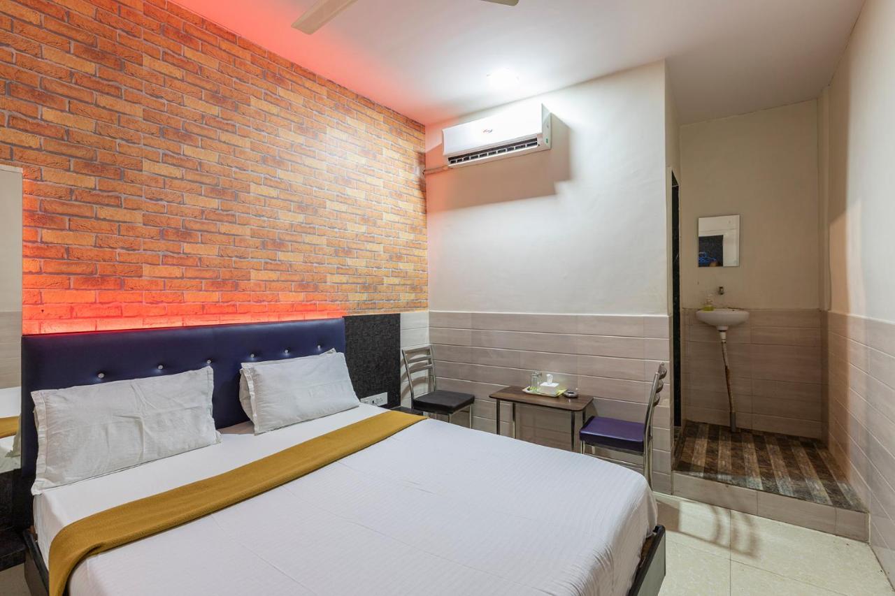 Amrapali Lodging And Boarding *