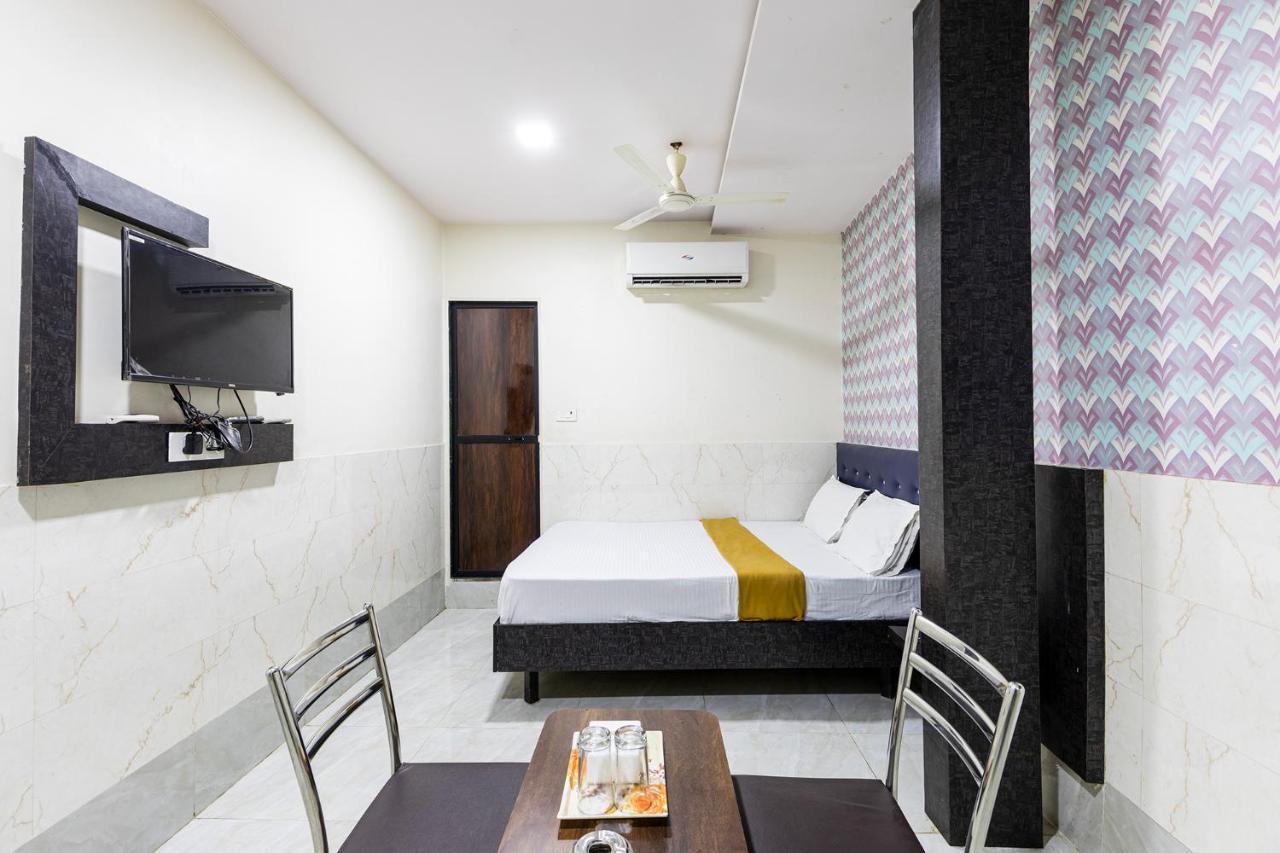 Amrapali Lodging And Boarding