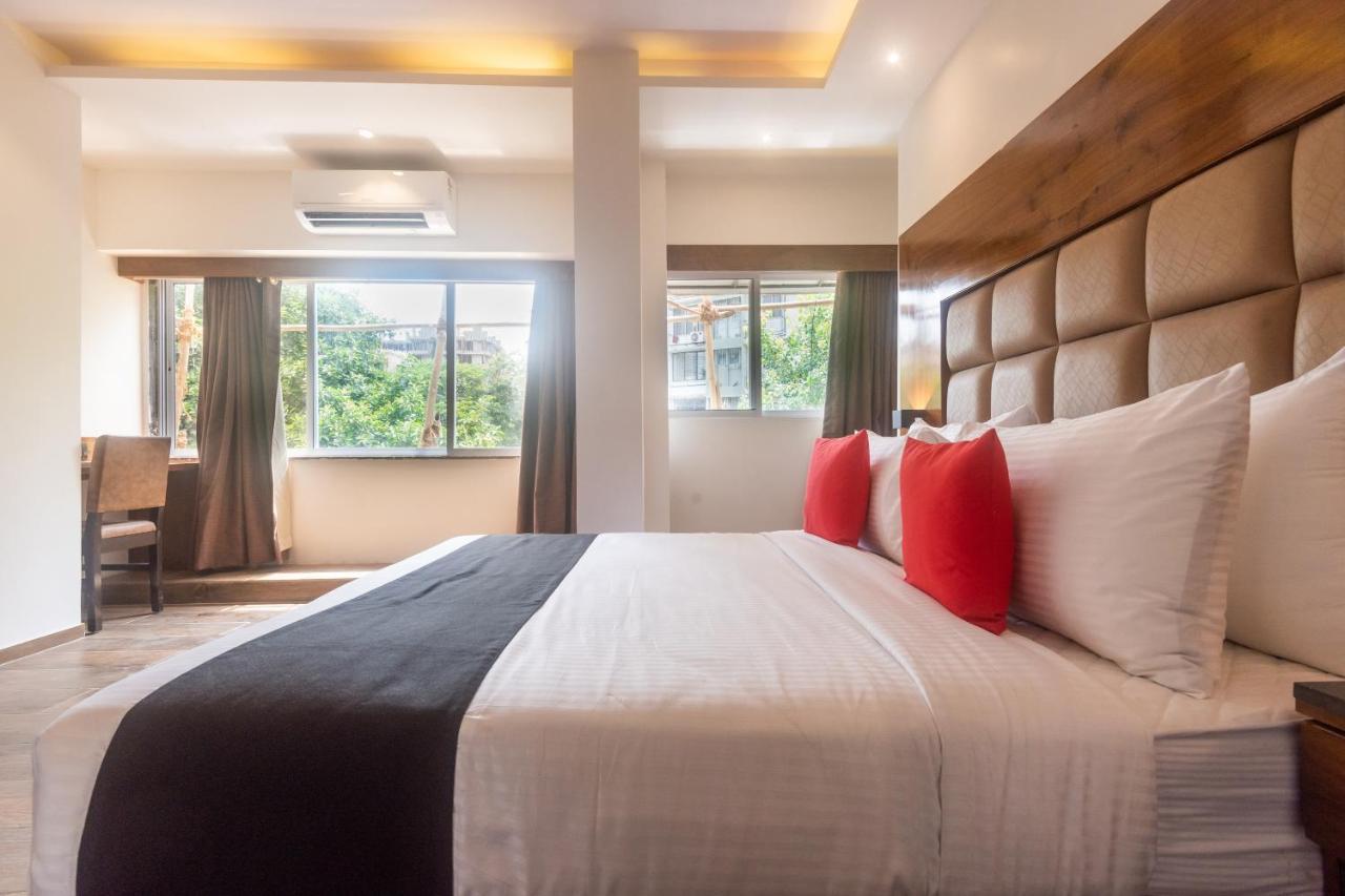 Capital O 43946 Tirumala Hotel