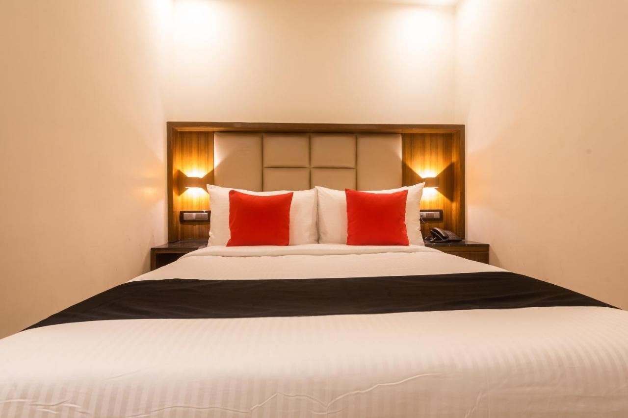 Capital O 43946 Tirumala Hotel 3*
