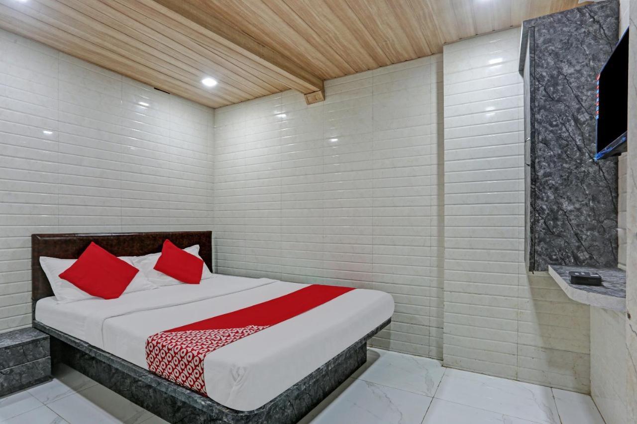 Oyo 82580 Taj Residency Lodging And Boarding