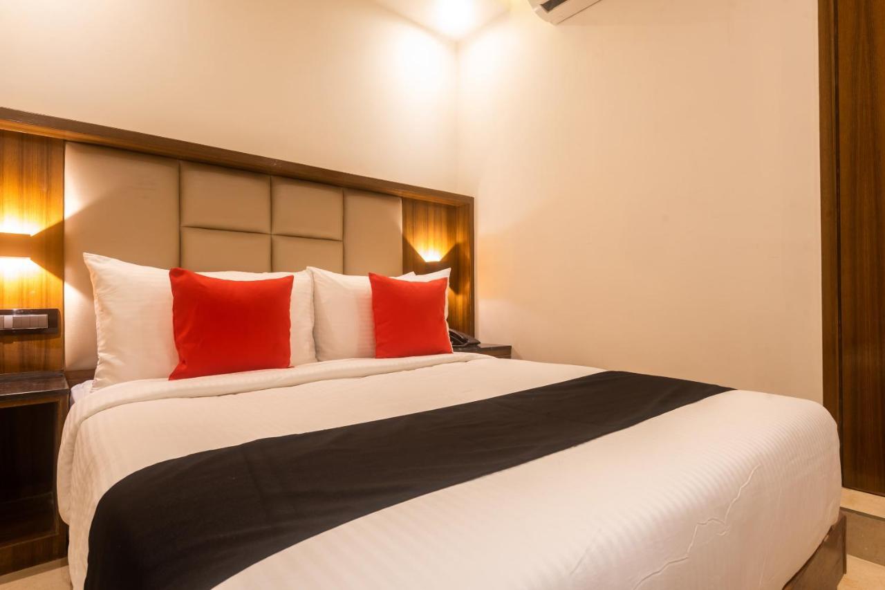 Capital O 43946 Tirumala Hotel 3*