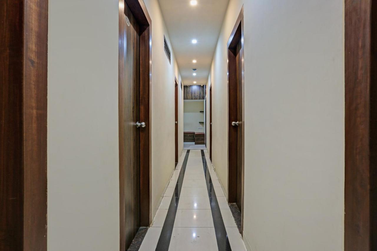 Oyo 82580 Taj Residency Lodging And Boarding Hotel 3*