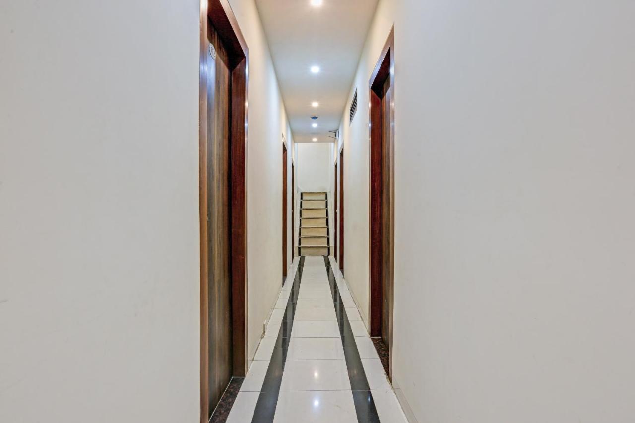 Oyo 82580 Taj Residency Lodging And Boarding
