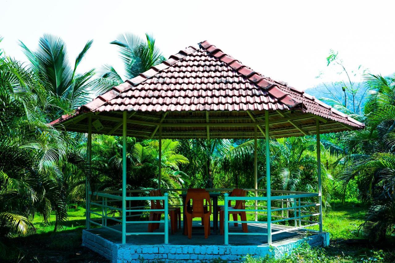 Kinjal Farmhouse By Friends Villa Acomodação com café da manhã  *