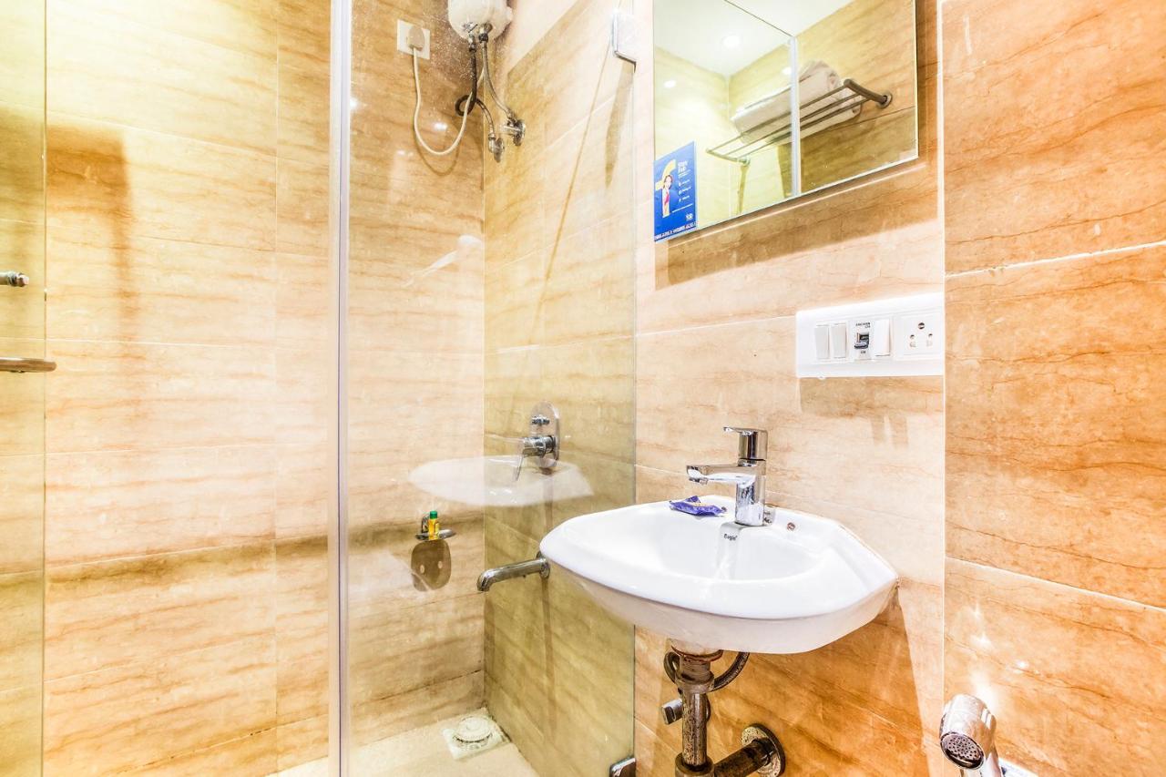 Fabhotel Regal International Hotel