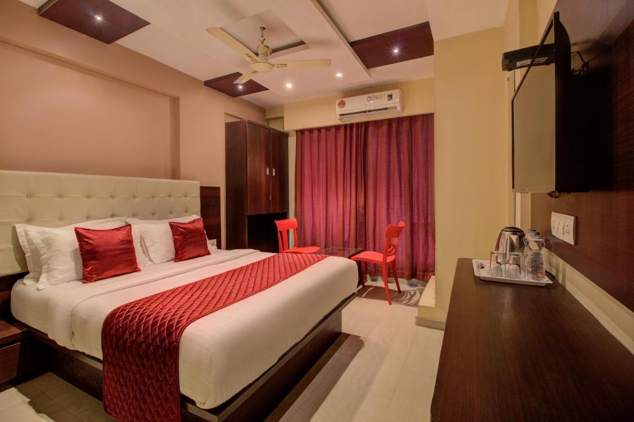 Malad Opposite Malad Railway Station Hotel Bombaim