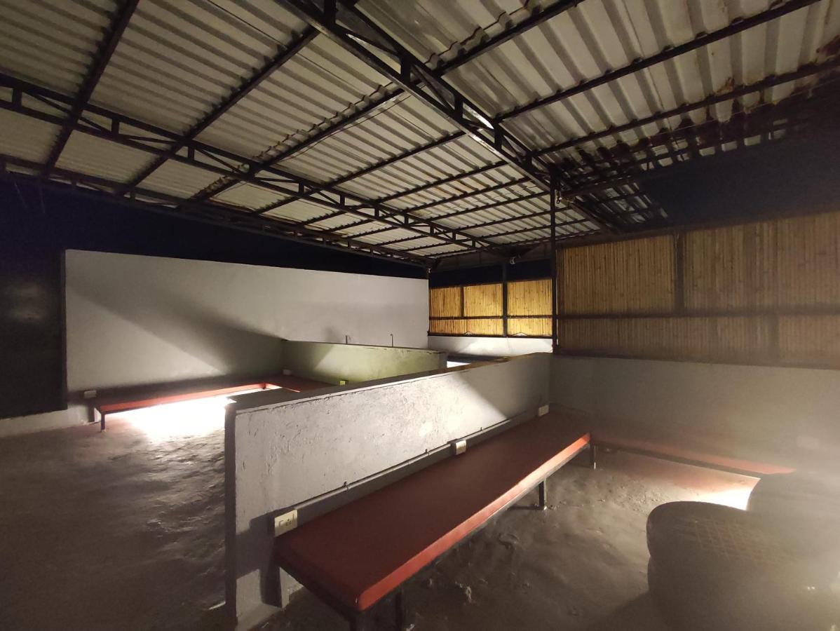Backpacker Cowies Hostel *