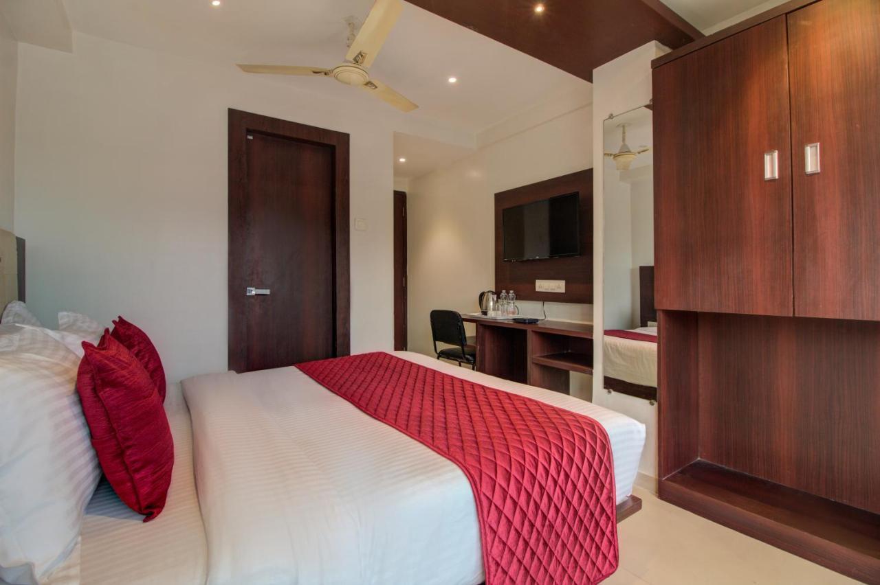 Malad Opposite Malad Railway Station 3* Bombaim